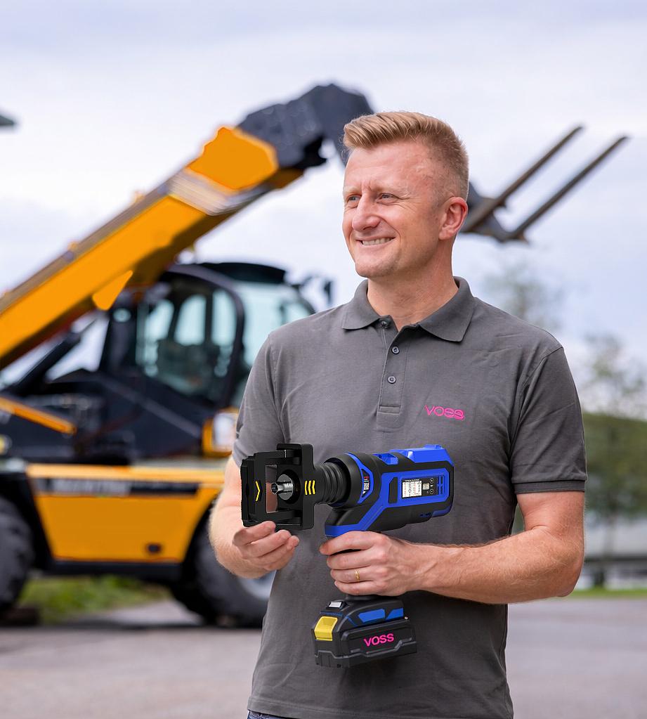 Das VOSS Typ 81 EasyPress ist das kompakte, batteriebetriebene Vormontagegerät für Schneidringsysteme vor Ort.